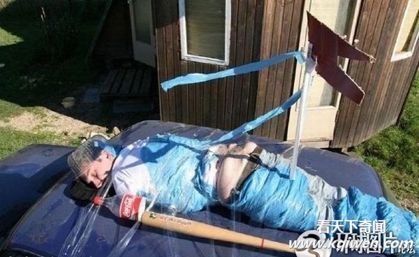 抓拍凶猛老外的开放搞怪瞬间 让人惊喜连连(组图)