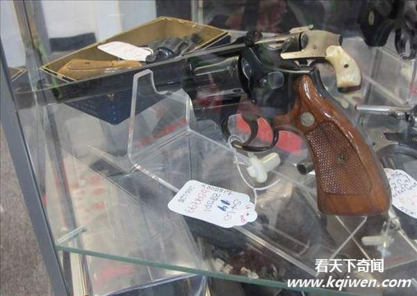 实拍让世界震惊的美国枪械超市 轻重武器俱全(组图52P)
